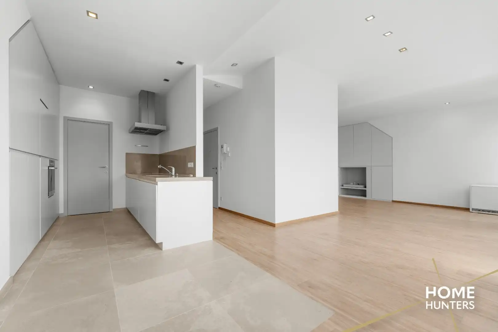 Instapklaar appartement met zonnig terras op toplocatie in Ieper foto 4