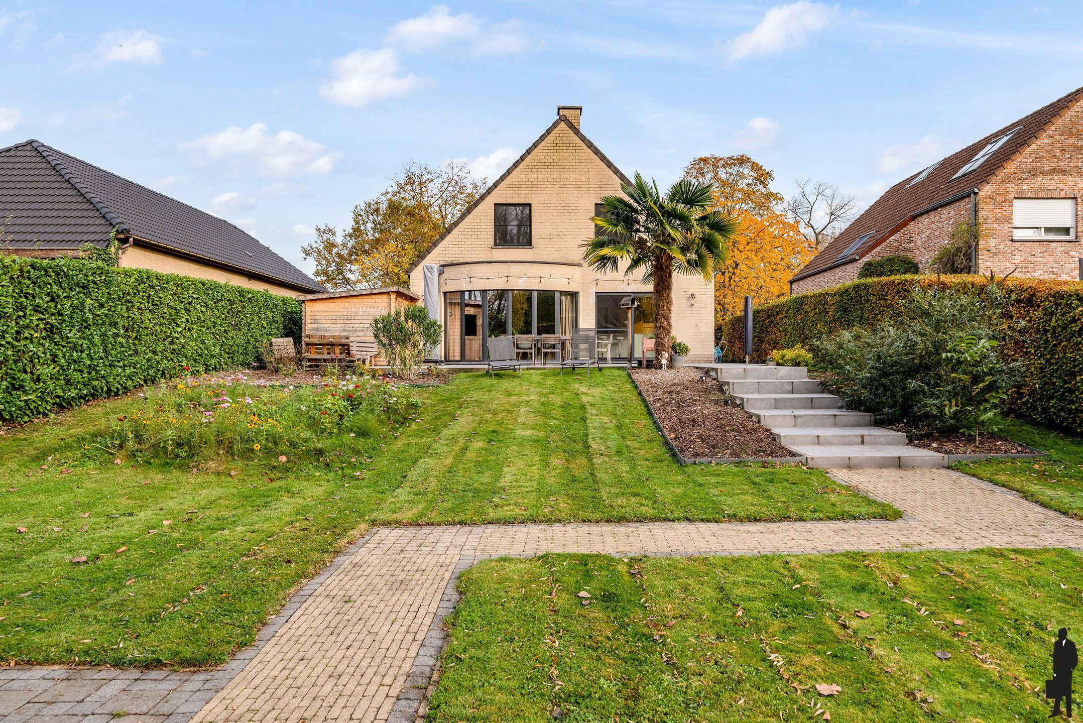 Rustig gelegen en energiezuinige woning met 4 slks op 1.280 m² foto 4