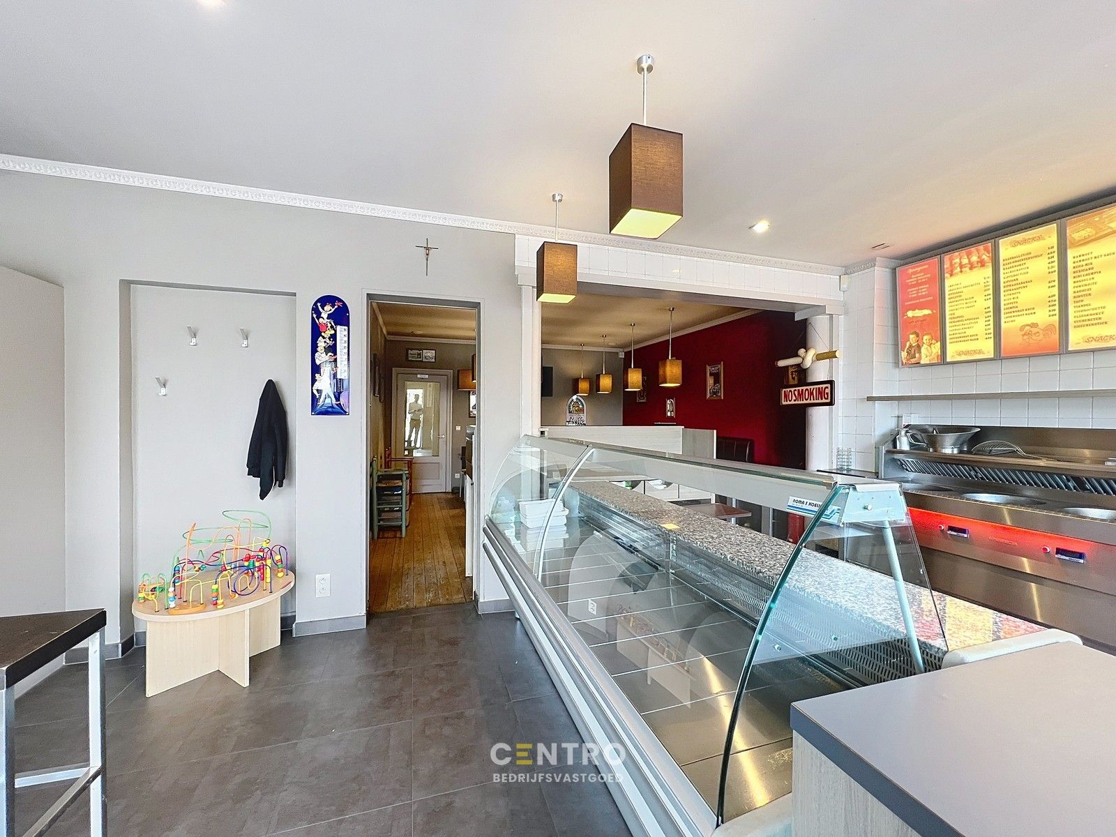 Volledig ingerichte FRITUUR met WOONST op verbindingsweg met veel passage. GEEN overname te betalen! foto 15