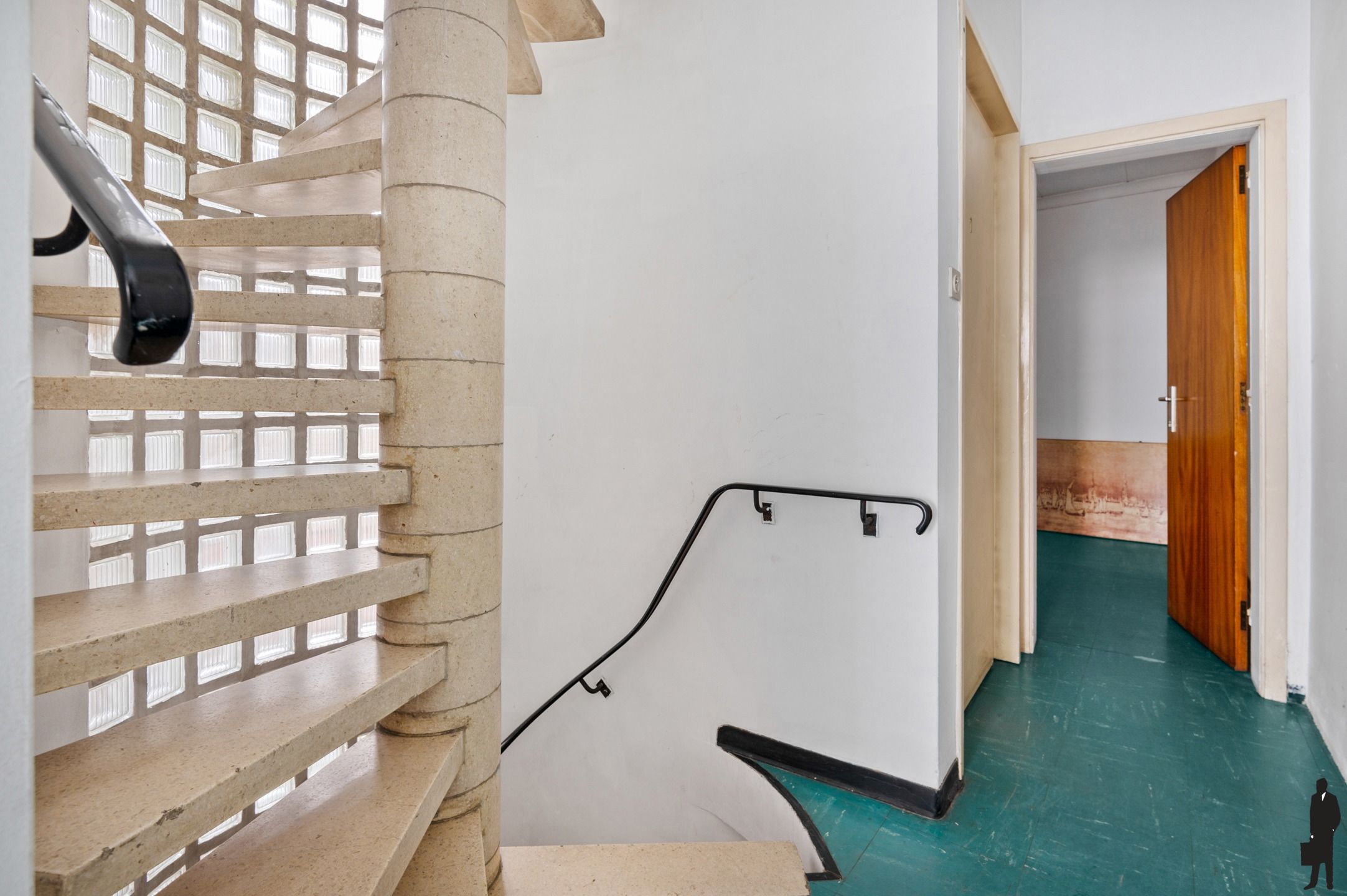 Riant opbrengsteigendom met handelsgelijkvloers en vier verdiepingen foto 28