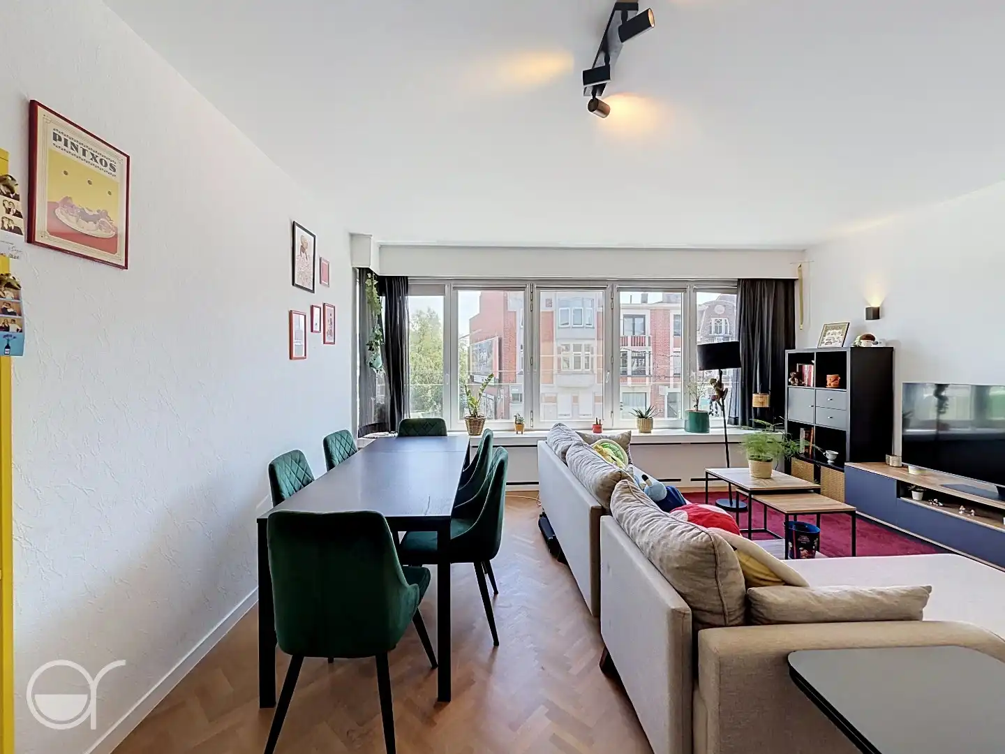 Leuk twee slaapkamer appartement vlakbij station Gent-Sint-Pieters met garagebox foto 2