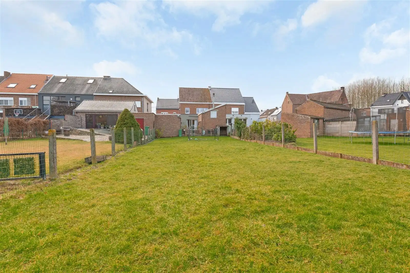 Gezinswoning met garage en tuin op 6are30 foto 19