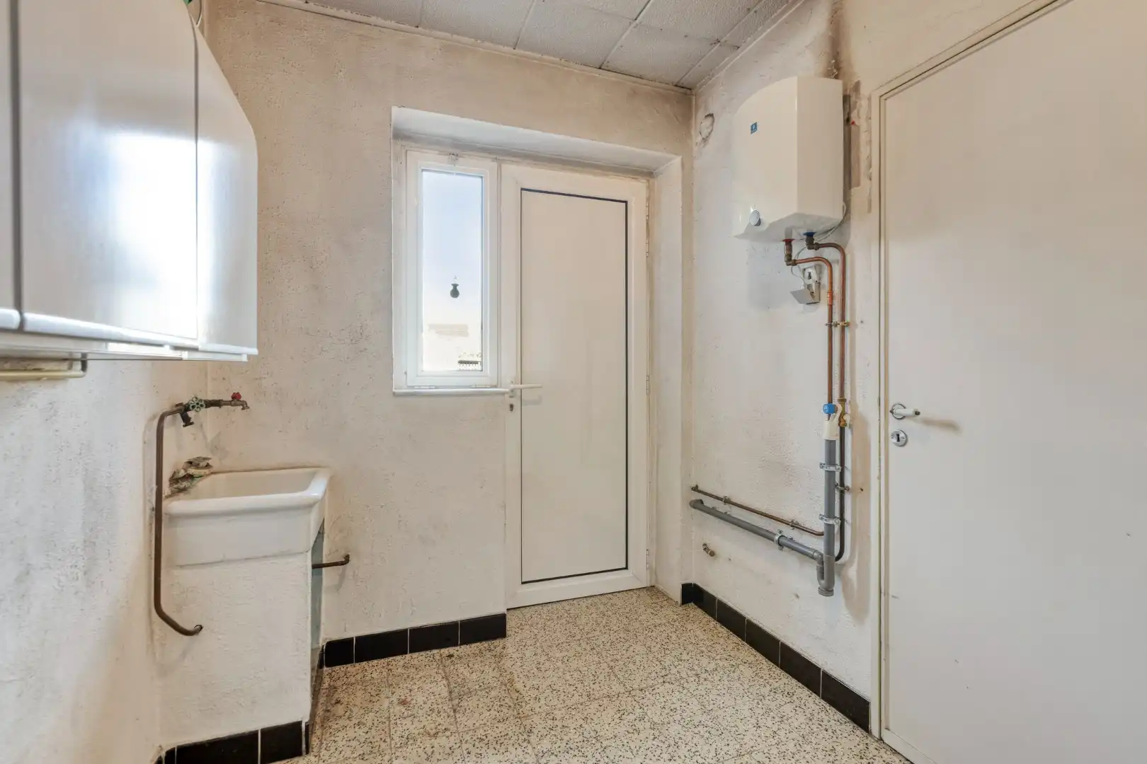 Te renoveren woning met 3 SLPKS in Mol - Donk ! foto 9