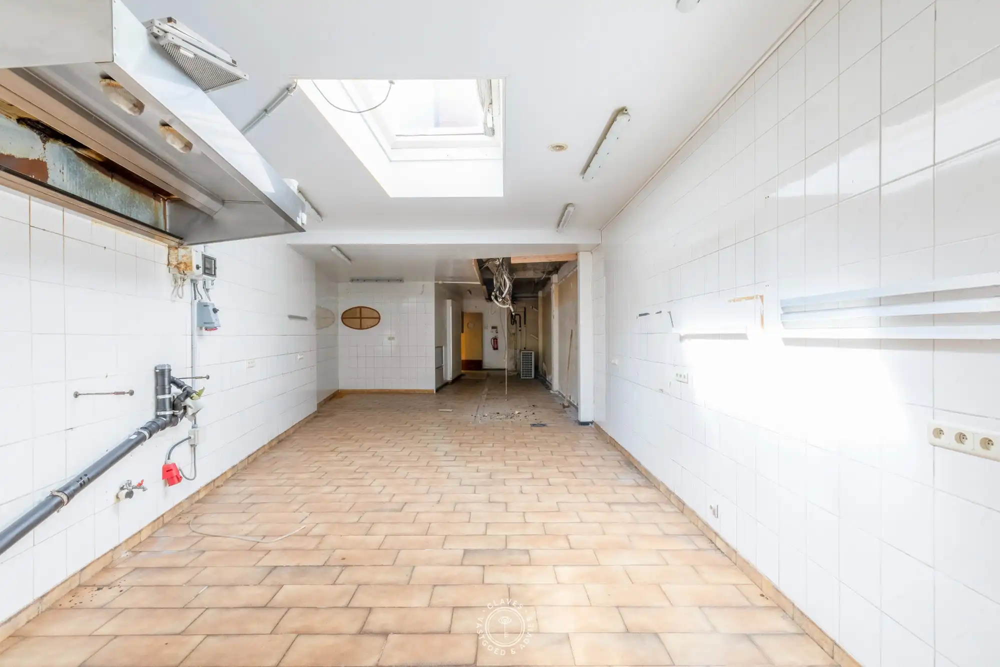 Commercieel pand op uitstekende locatie in Sint-Niklaas foto 9