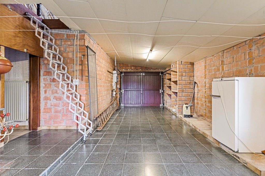 ADINKERKE: Zonnige bungalow/villa op mooie hoekligging met 2 slaapkamers en badkamer op het gelijkvloers, ruime garage en onderhoudsvriendelijke tuin op 633m² grondopp. foto 14
