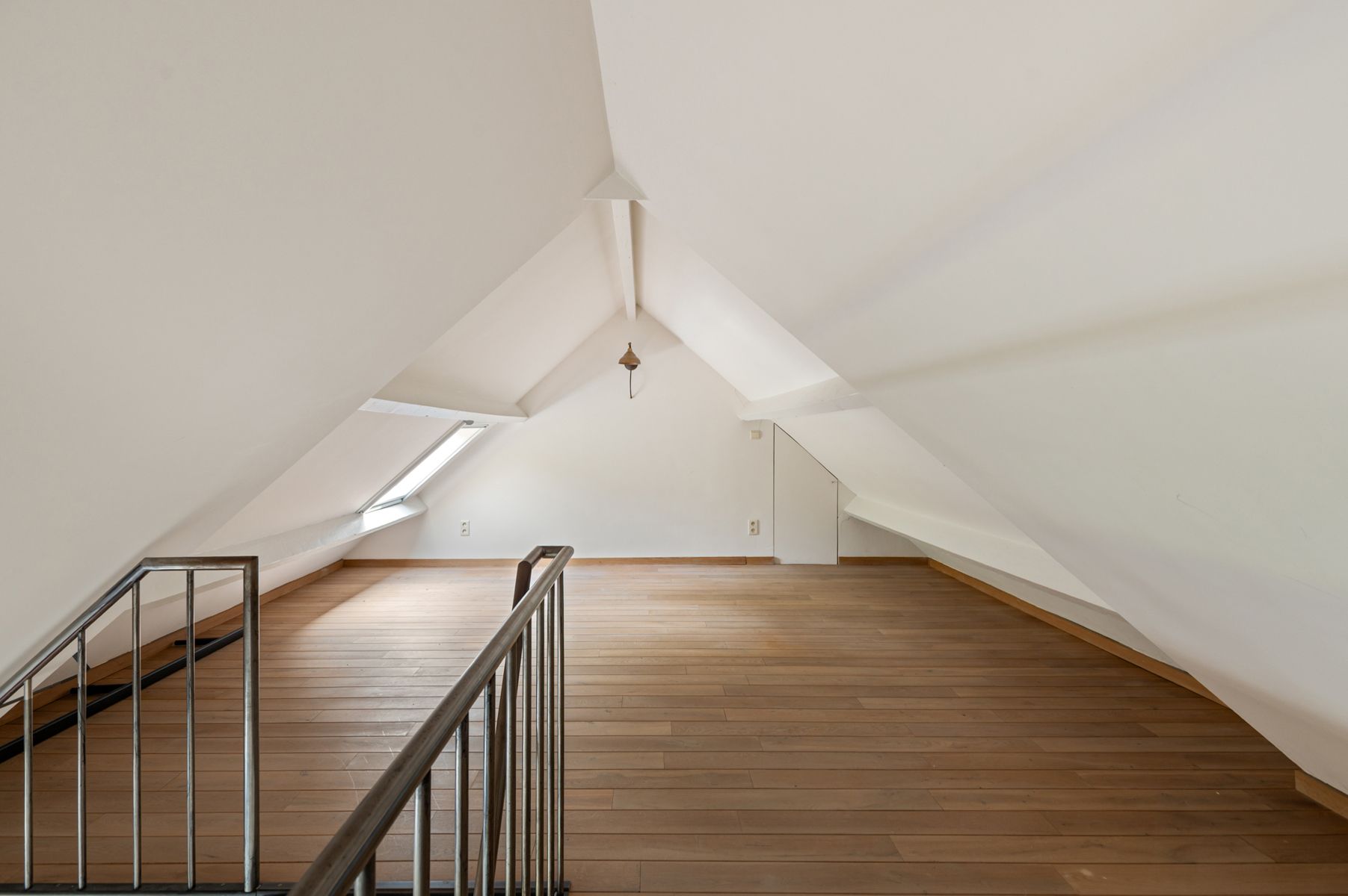 UNIEKE INSTAPKLARE WONING MET ZWEMBAD foto 24