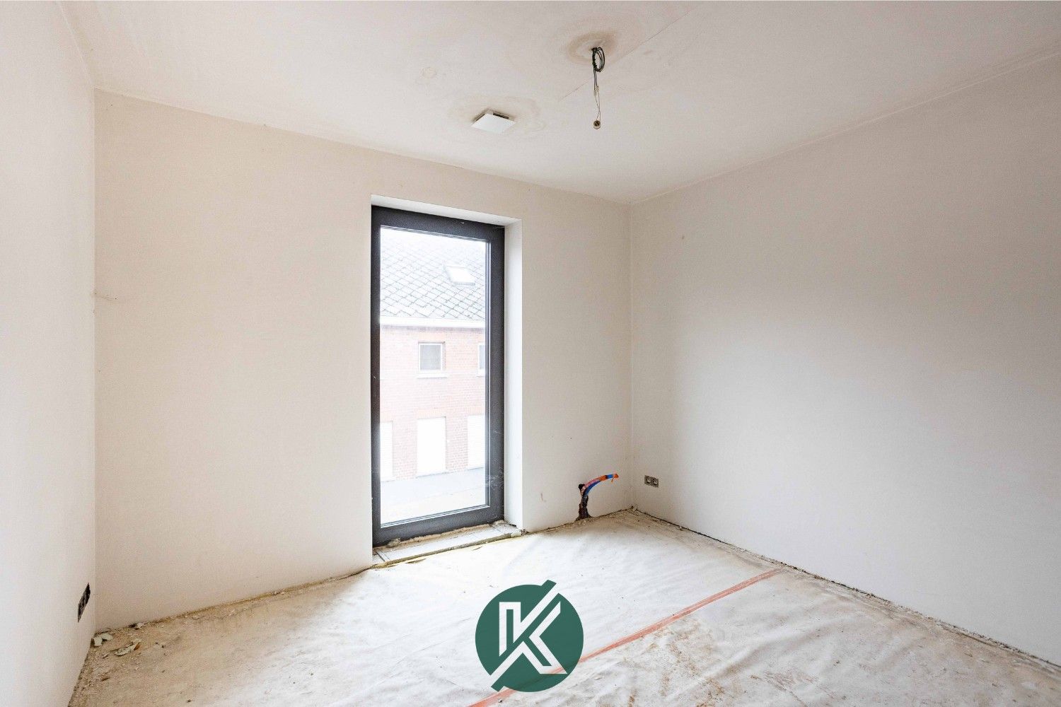 Verder af te werken nieuwbouwwoning met potentieel foto 18