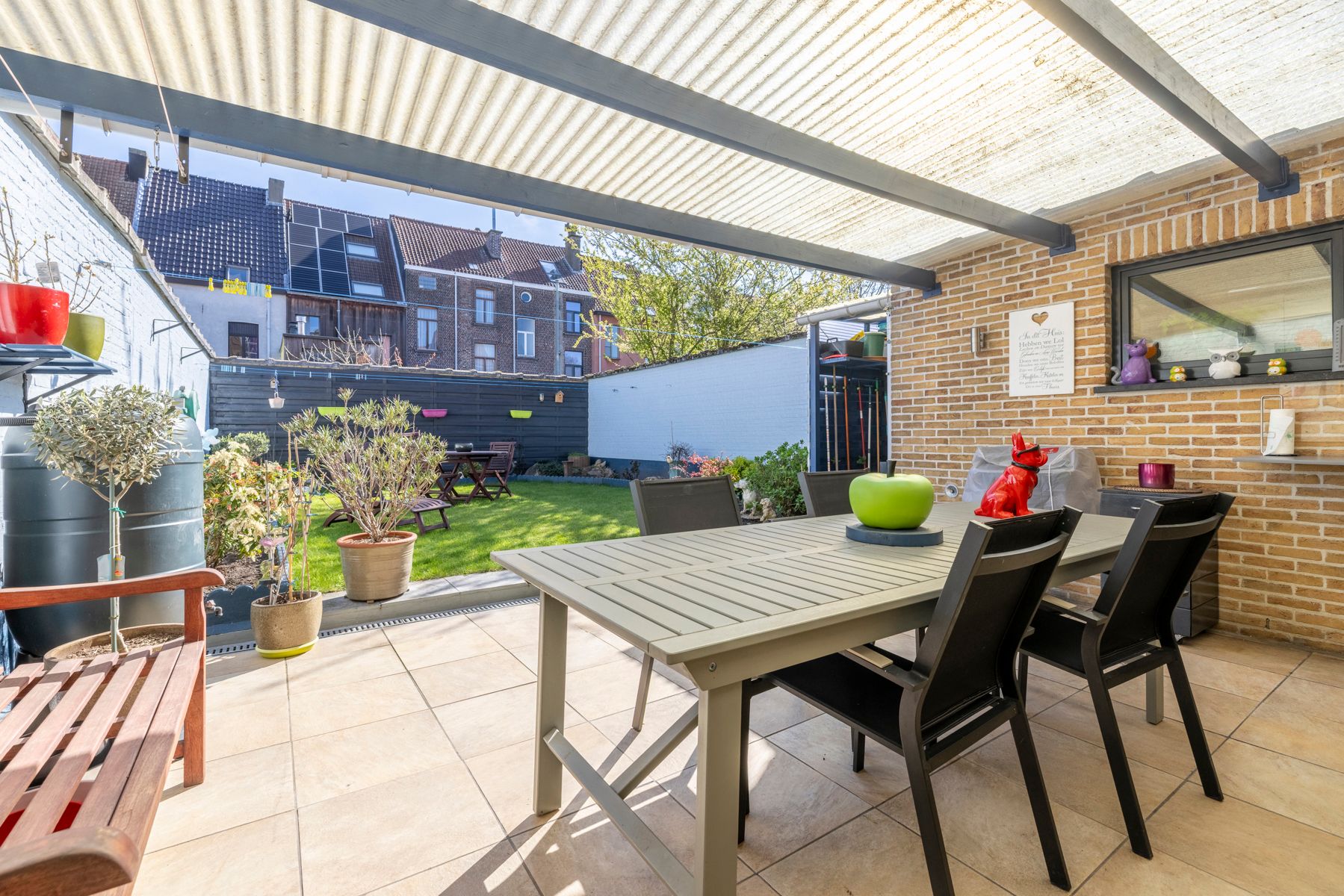Ruime woning met 5 slpk, garage en zongerichte tuin te koop! foto 21