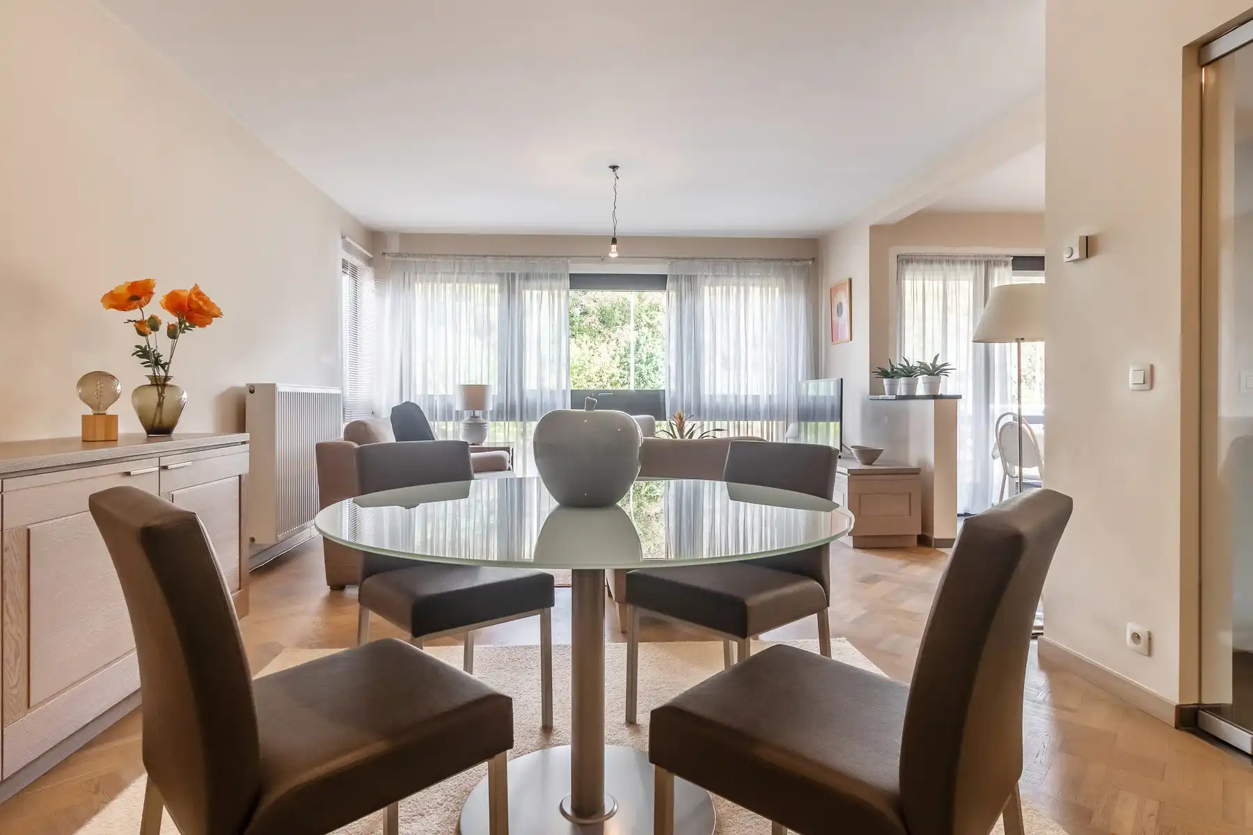 Lichtrijk appartement met autostaanplaats en prachtig zicht foto 3