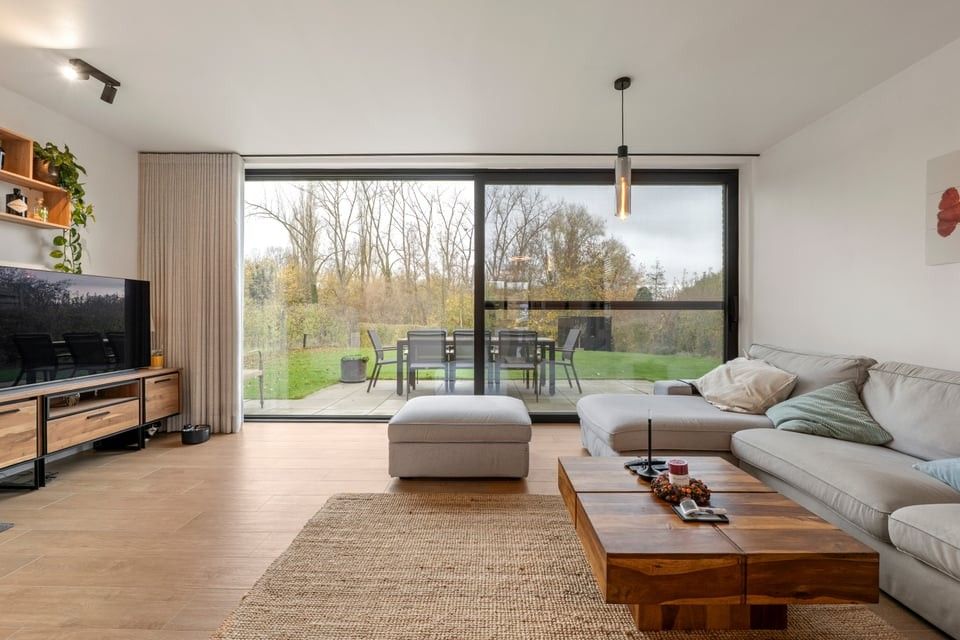 MODERNE HALFOPEN BEBOUWING MET INPANDIGE GARAGE EN RUIME TUIN IN SINT-TRUIDEN foto 12