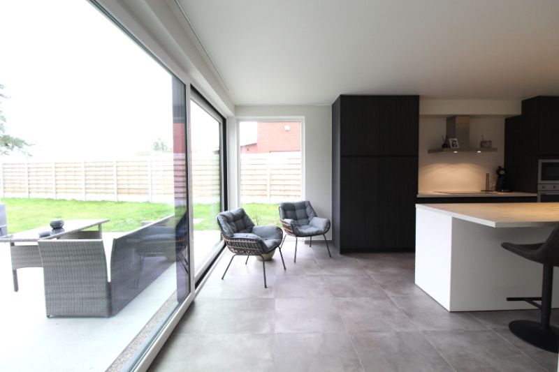 Moderne nieuwbouw villa te huur in Lichtervelde met 4 slaapkamers en 2 badkamers foto 4