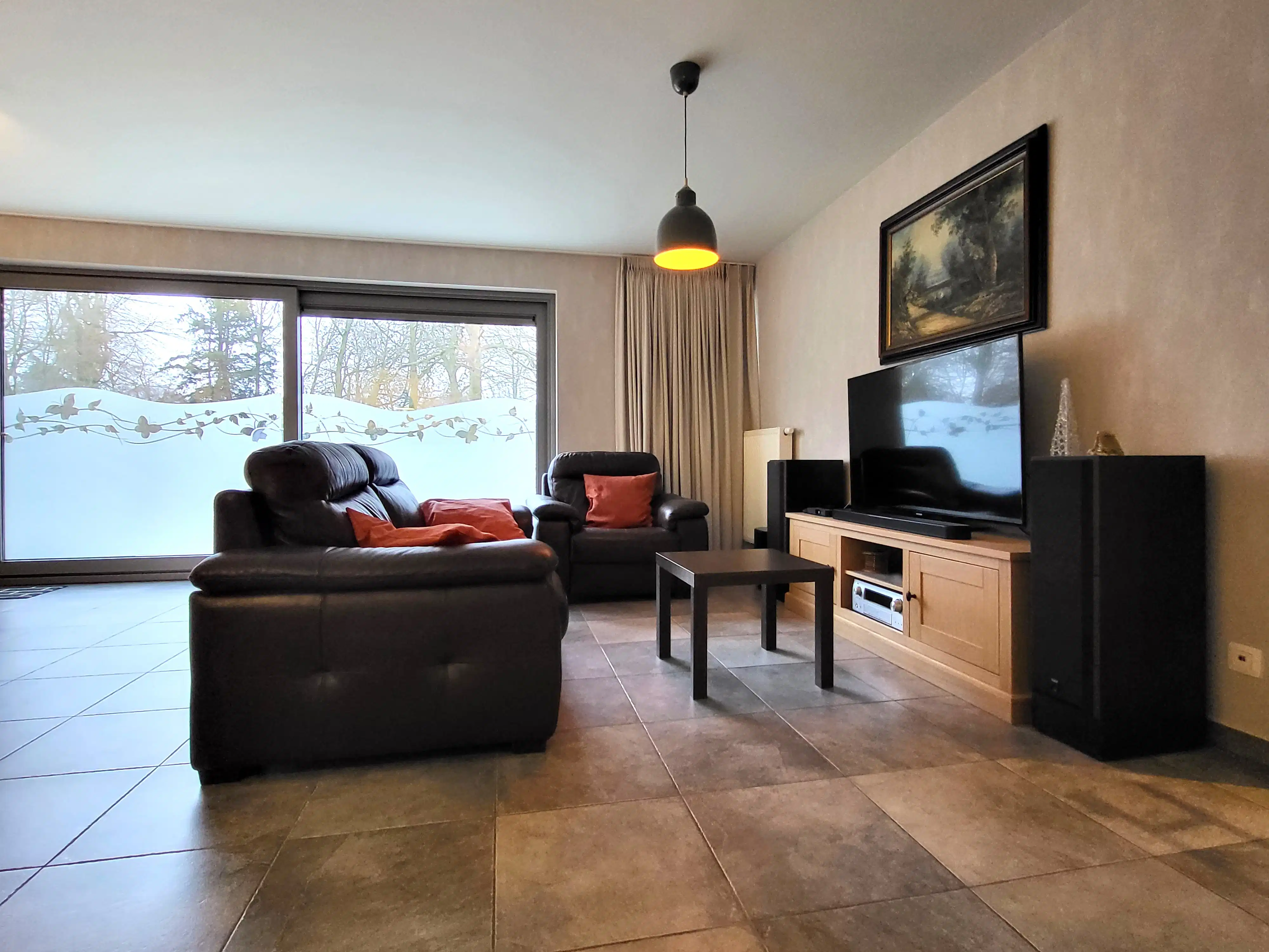 Dit aangename gelijkvloers appartement van bouwjaar 2010 is rustig gelegen in het dorp en biedt comfortabel wonen zonder gemeenschappelijke kosten.  foto 14