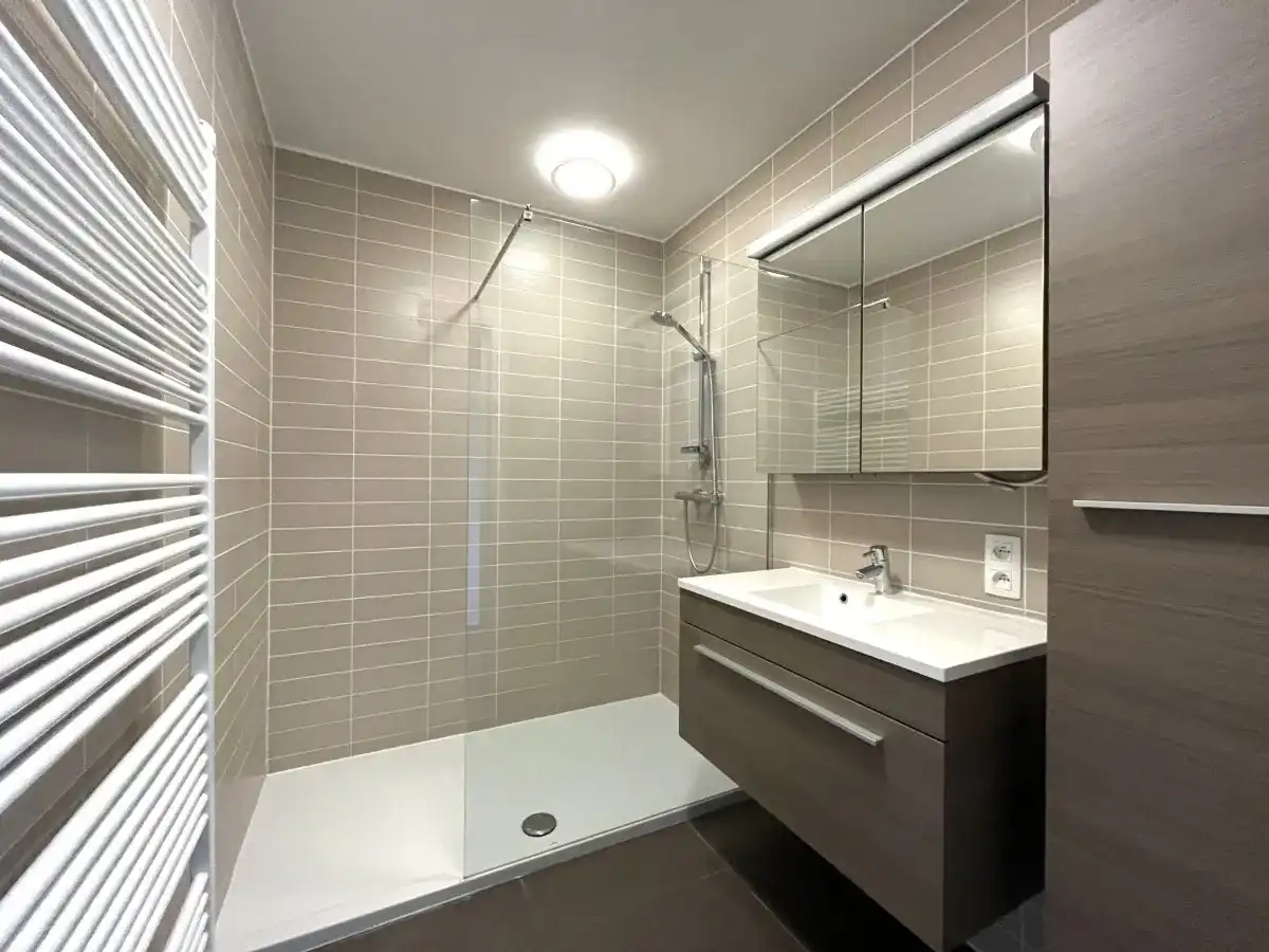 Te huur in Roeselare – Appartement met 2 slaapkamers en terras foto 10