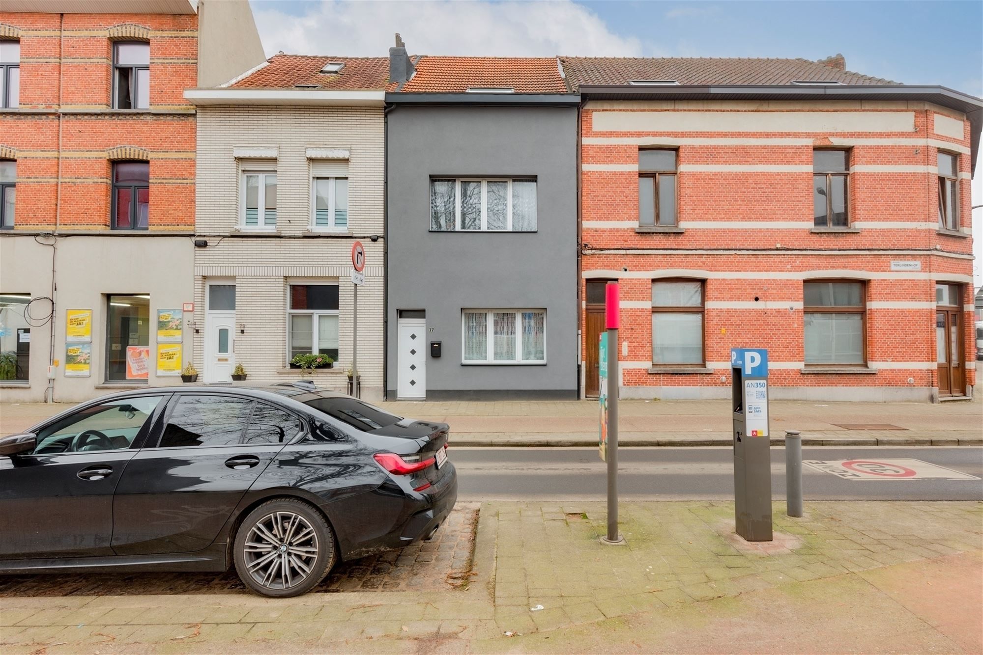 Ruime woning met 4 slaapkamers in Merksem foto 2