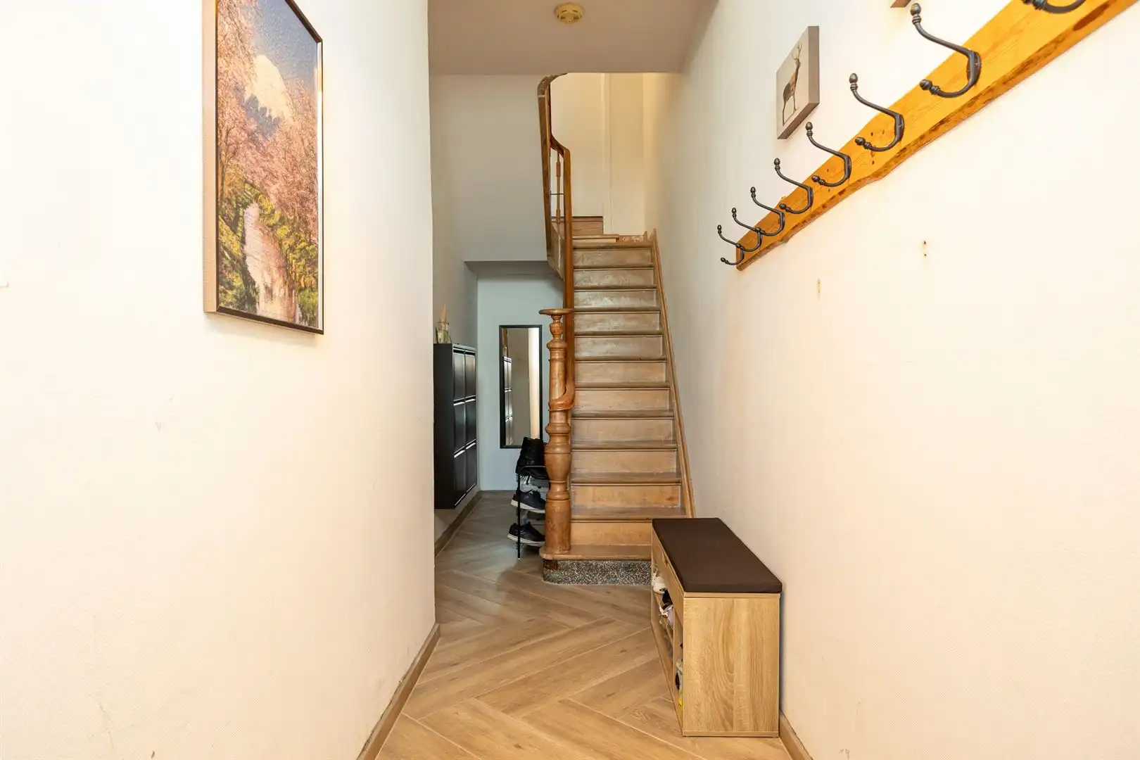 Verrassend ruime woning met 7 slaapkamers en tuin. foto 3