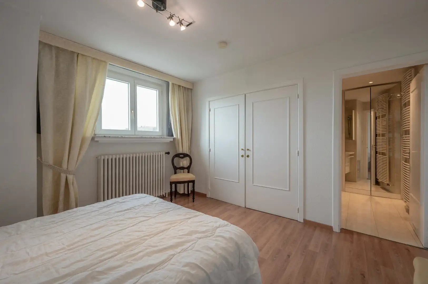 Hoekappartement van 130m² gelegen in een villa residentie in het Zoute. foto 13