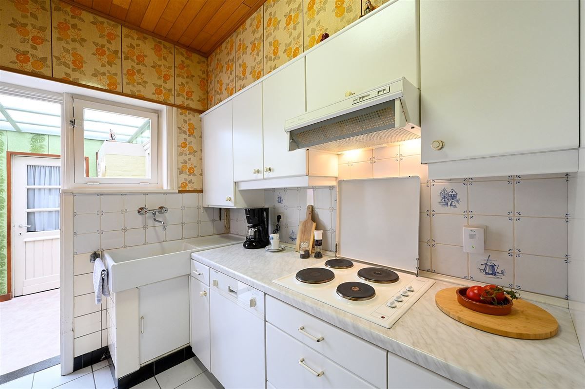 Te renoveren halfopen woning met potentieel foto 12