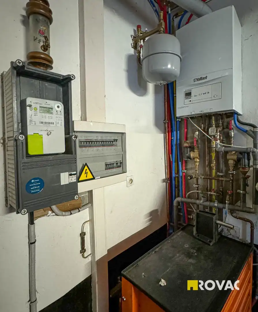 Verder te renoveren woning met mogelijkheden op de grens Izegem - Roeselare foto 13