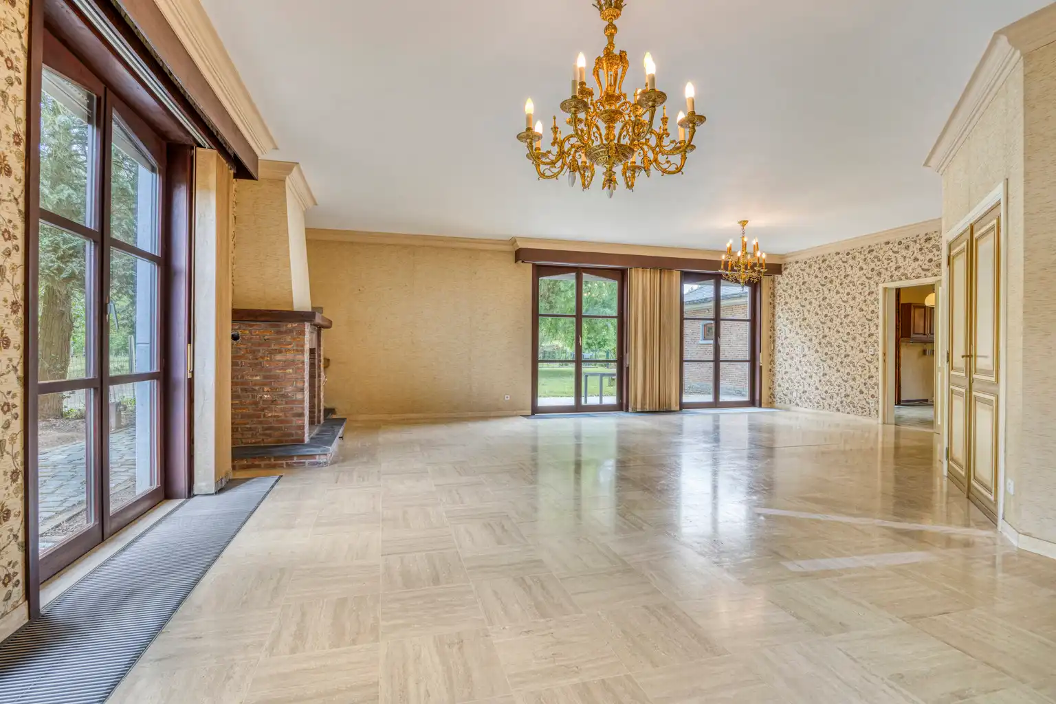STATIGE VILLA VOOR PRIVE OF VRIJ BEROEP MET RUIME TUIN   foto 9