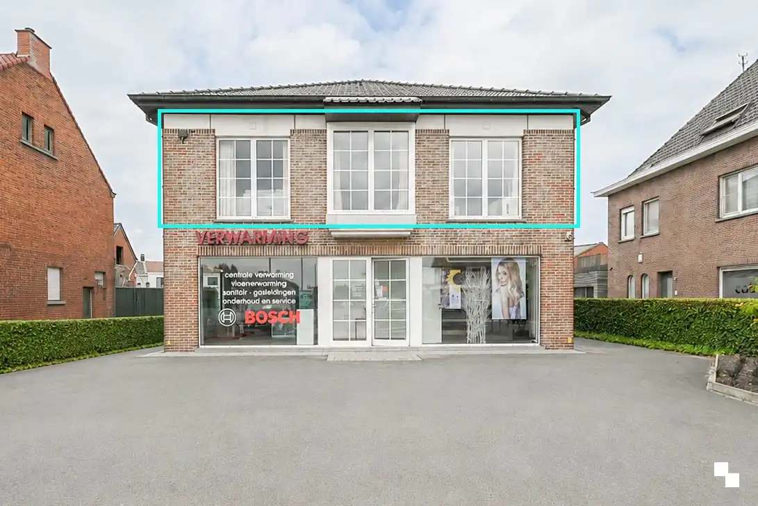 Zeer ruim appartement in het centrum van Oostrozebeke foto {{pictureIndex}}