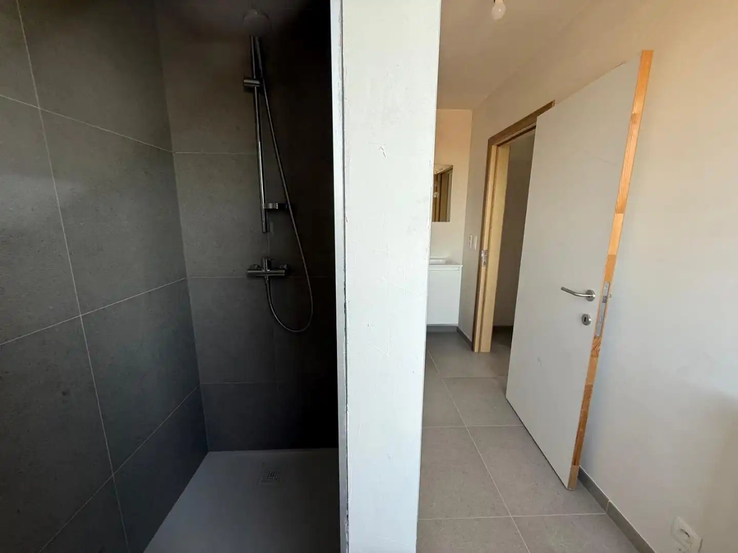 Instapklare nieuwe woning in een rustige woonwijk  foto 12