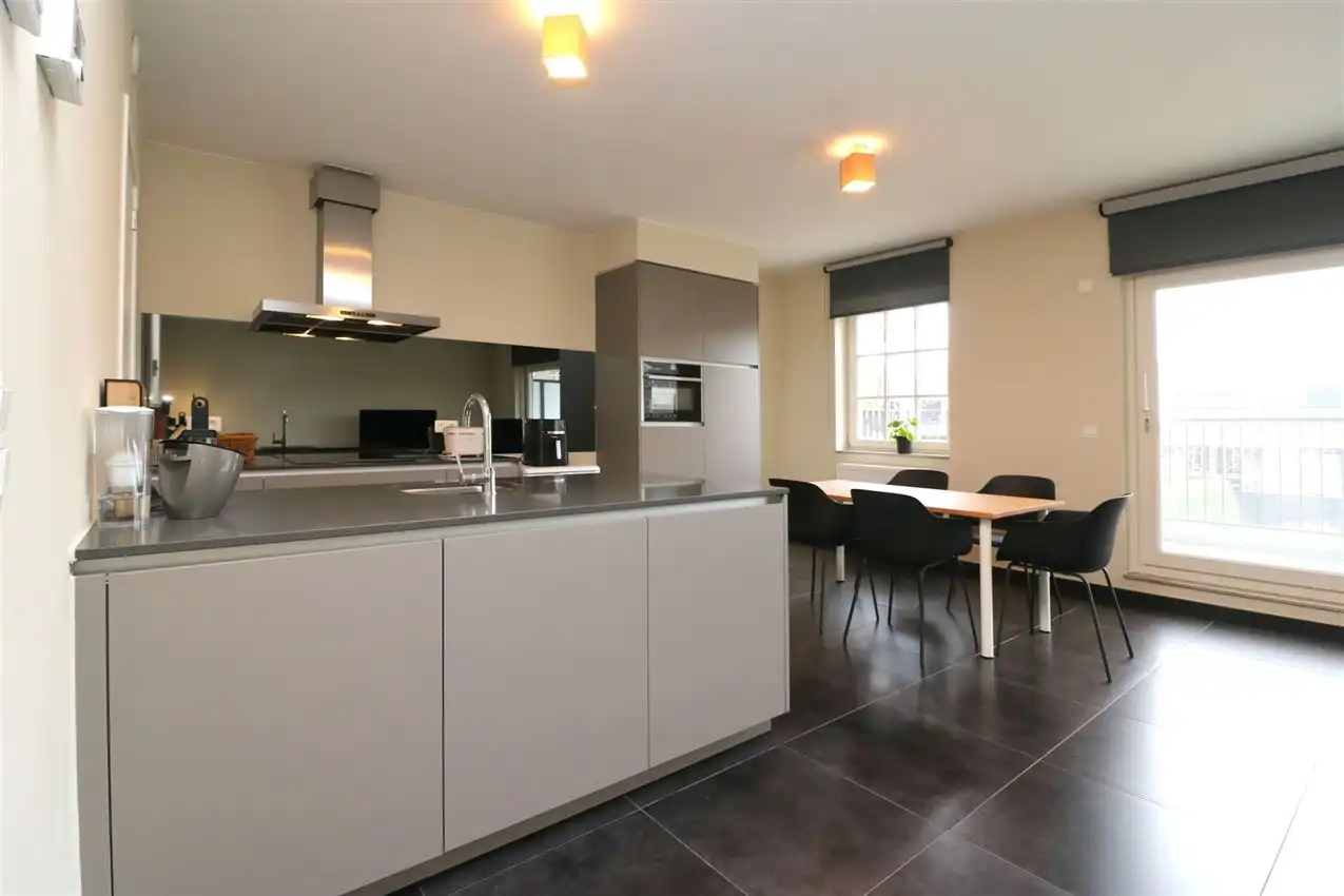 App. met 2 slpk., terras en autostaanplaats, rustig gelegen foto 7