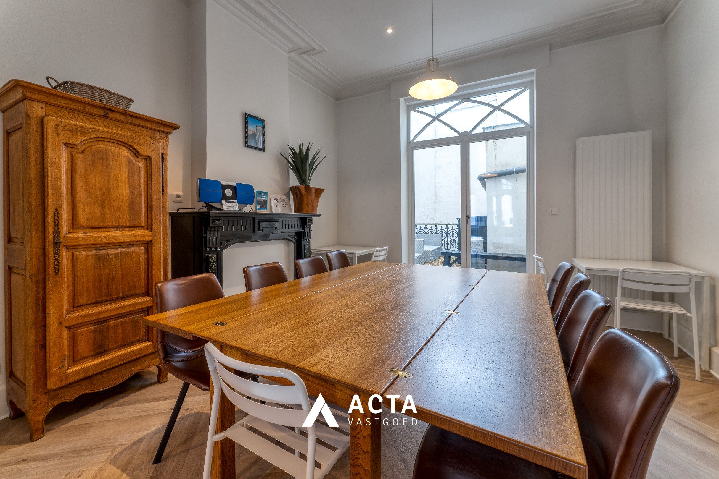 Gerenoveerde herenwoning met vijf slaapkamers in het centrum van Oostende foto 4