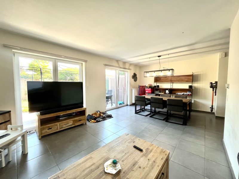 RECENTE WONING MET TUIN EN AUTOSTAANPLAATS foto 3