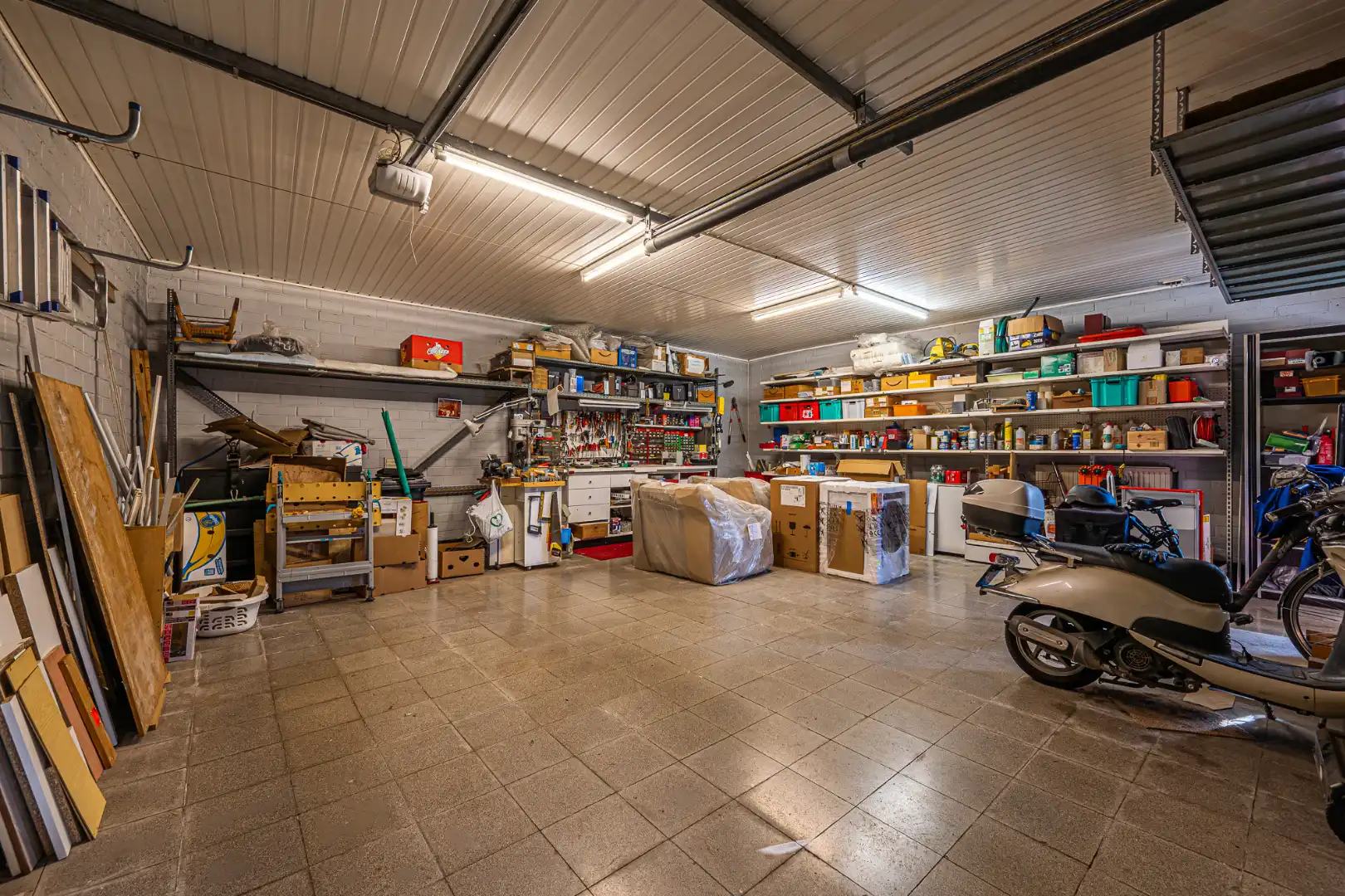 Gelijkvloerse villa met grote garage/opslagruimte in Marke foto 19