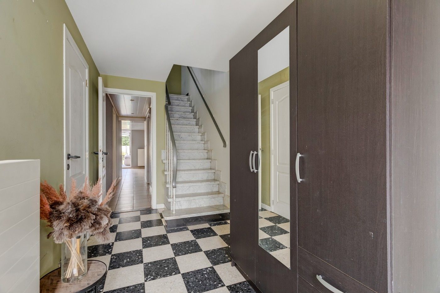 Grote woning met 4 à 5 slpk., inpandige garage en tuin foto 2