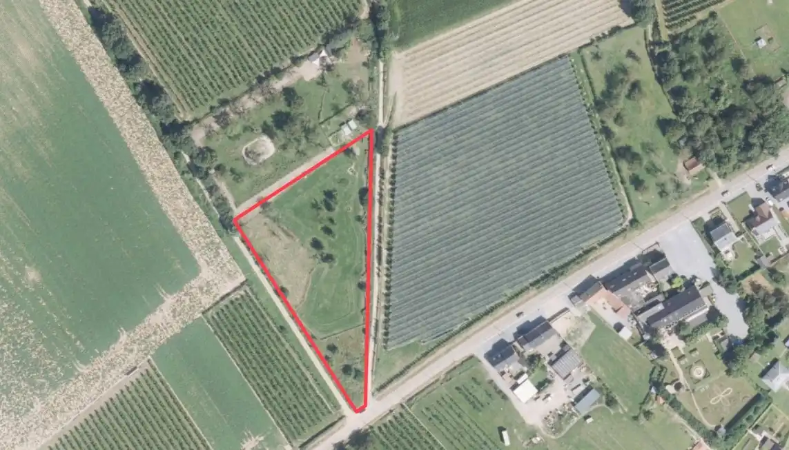 Uitgestrekte paardenweide van 68a 17ca – volledig omheind en klaar voor gebruik foto 9