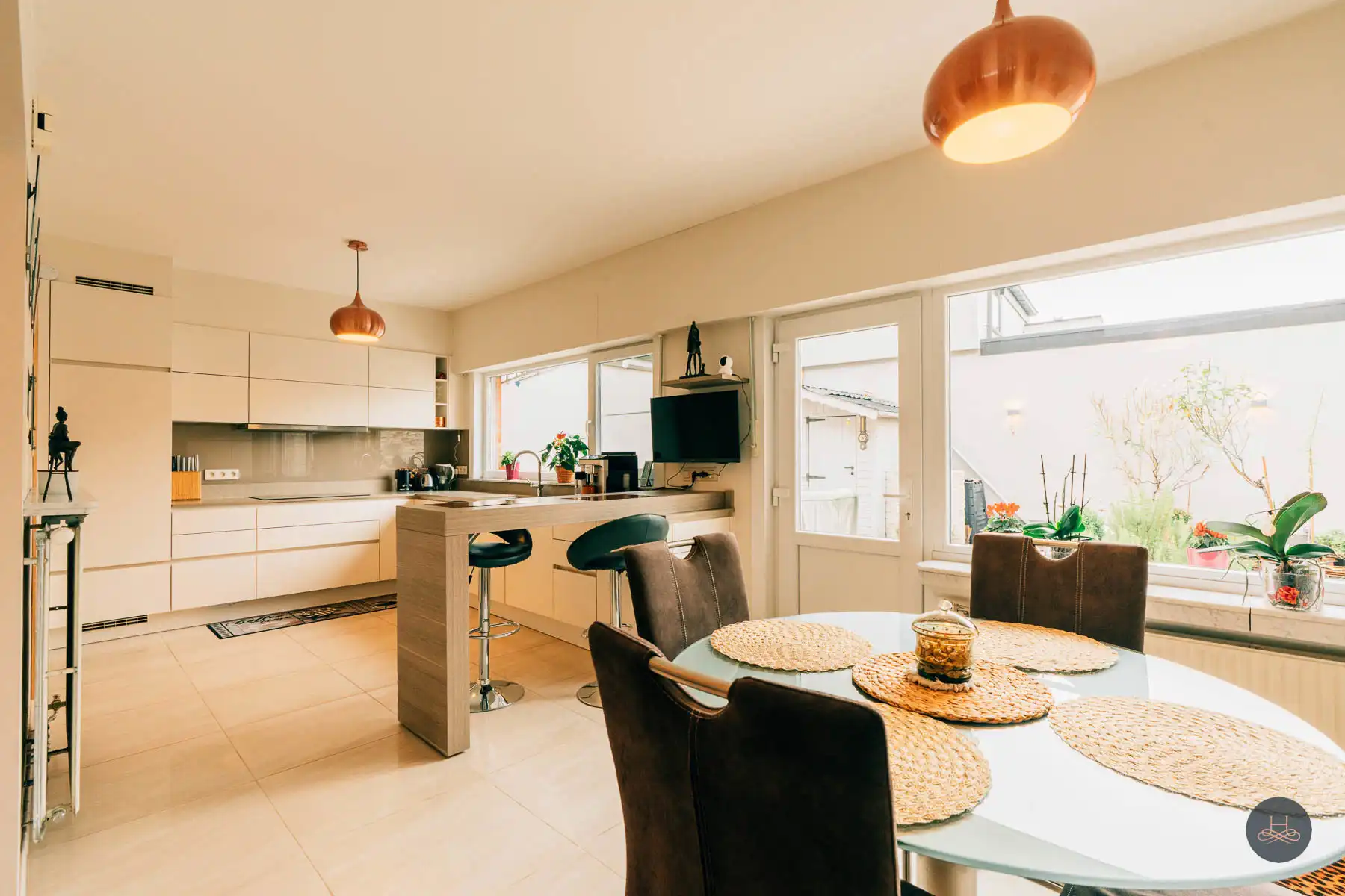 Centrale ruime stadswoning met parkeerplaats foto 7