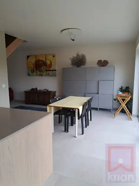 BEMEUBELDE woning met 3 slaapkamers, tuin en carport. foto 18