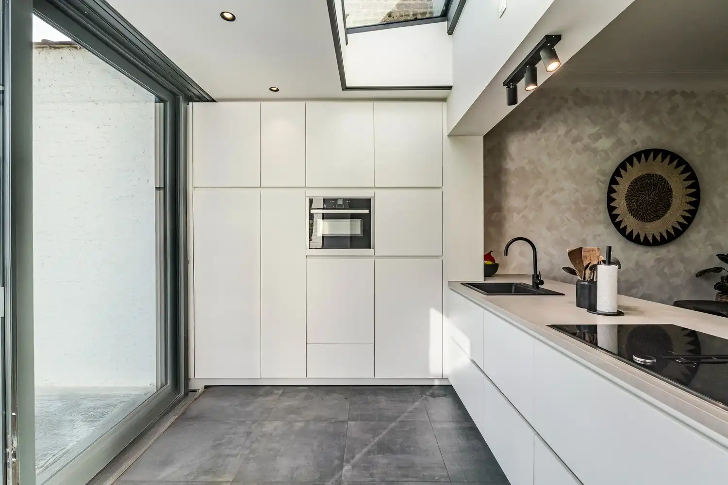 Instapklare gerenoveerde woning met 3 slaapkamers, 2 badkamers en garage foto 9