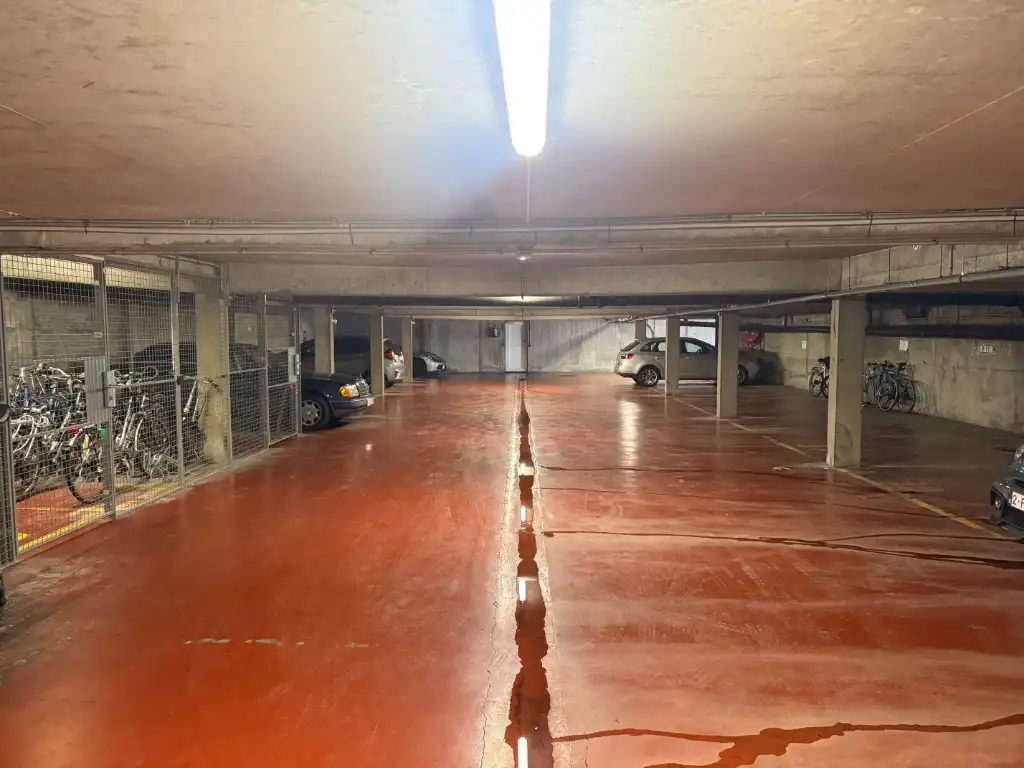 Ondergrondse staanplaats in de Kortrijksepoortstraat in het centrum van Gent foto 3