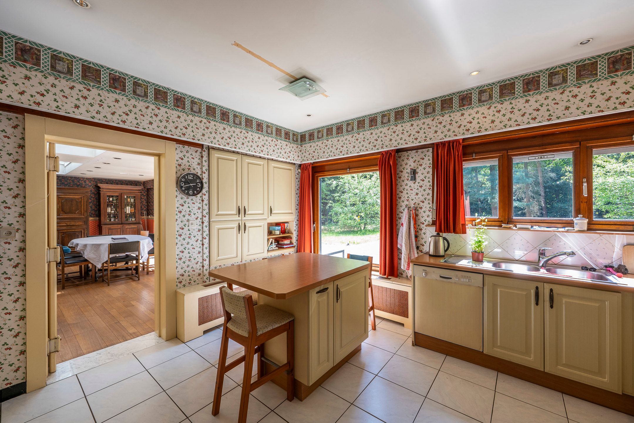 Unieke te renoveren villa op riant perceel foto 4