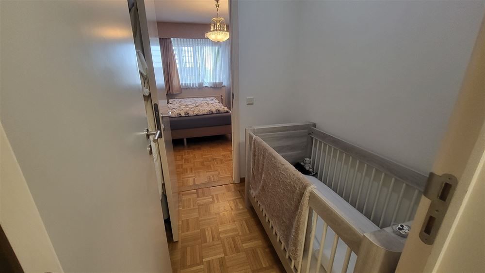 Ruim appartement met terras | Stadspark foto 16