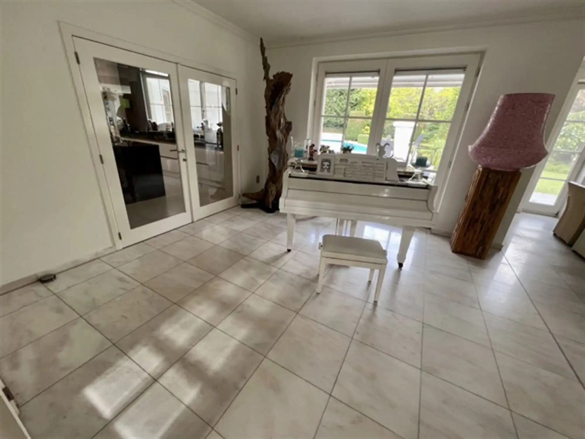 Villa met binnen en buitenzwembad foto 12