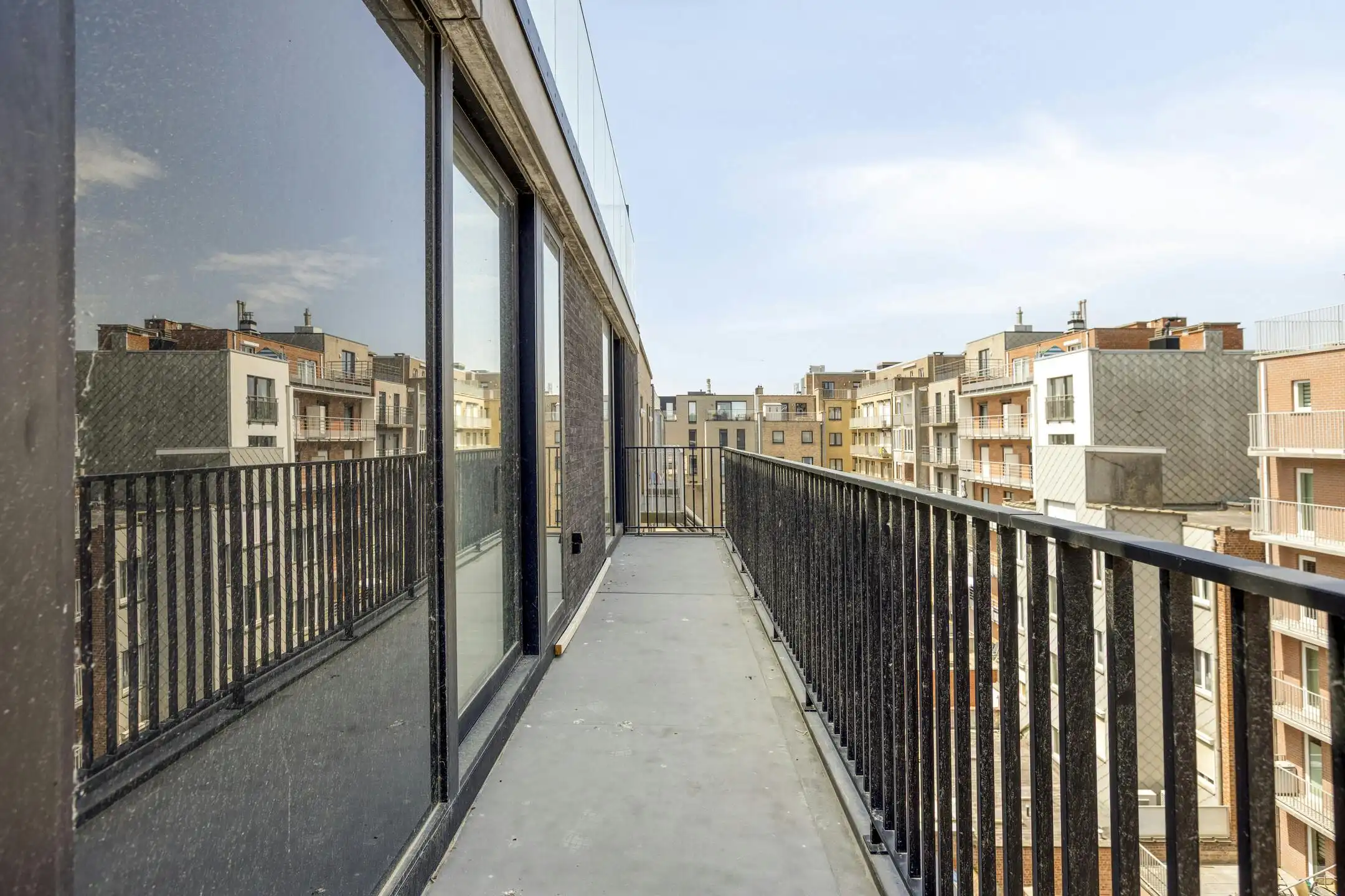 Ruim nieuwbouw appartement (147m²) met 3 slaapkamers foto 20