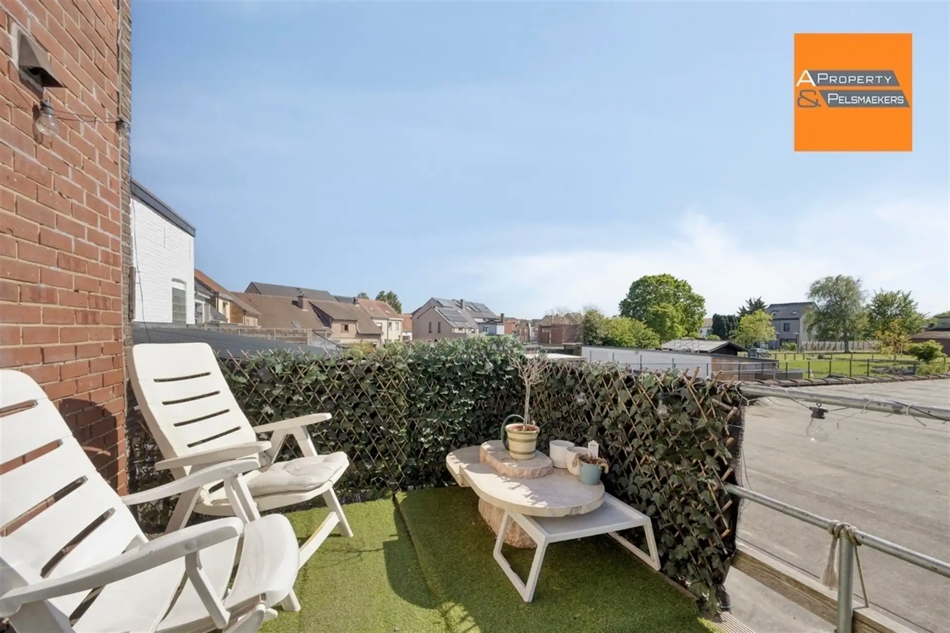 Lichtrijk appartement met 2 slaapkamers en garage foto 17
