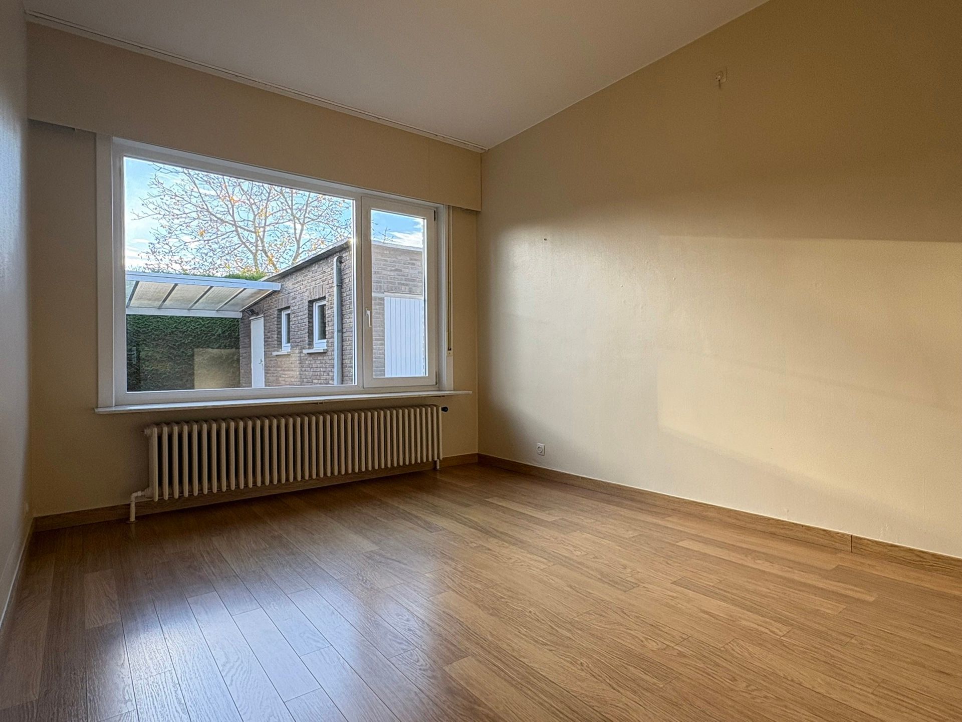 Ruime gezinswoning met tuin, vernieuwde keuken en veelzijdig atelier foto 8