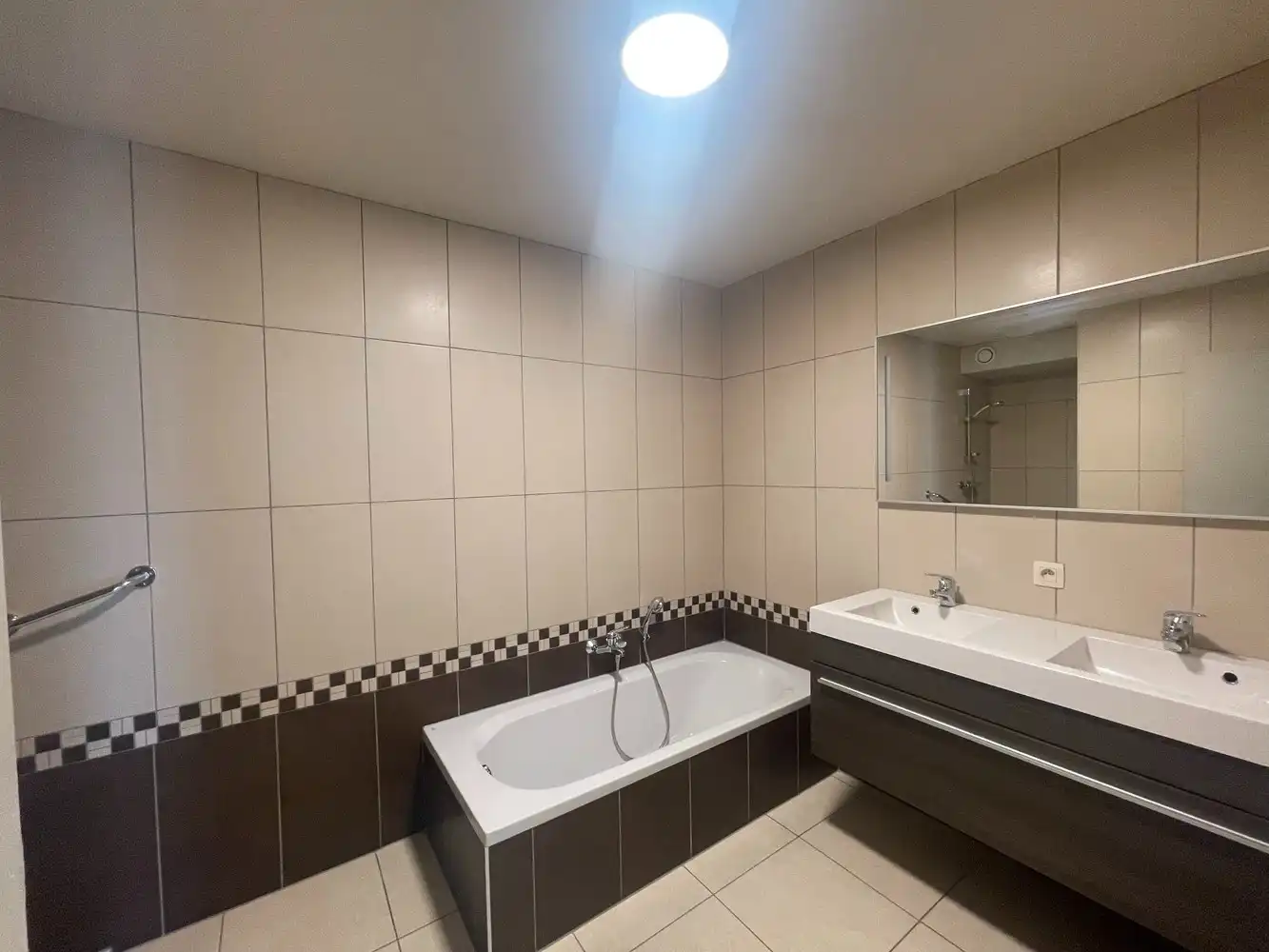 Appartement met terras en garage in het centrum van Moerbeke foto 14