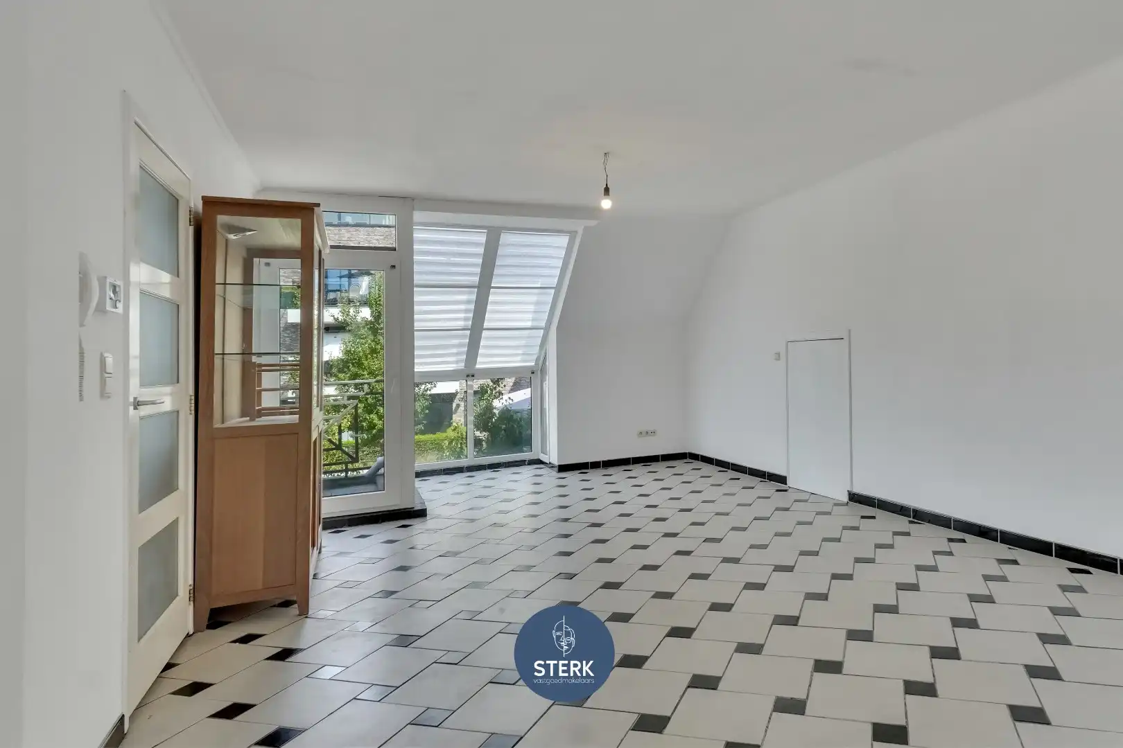 RUIM DUPLEX-APPARTEMENT MET 2 TERRASSEN IN HET CENTRUM VAN LANAKEN !  foto 6