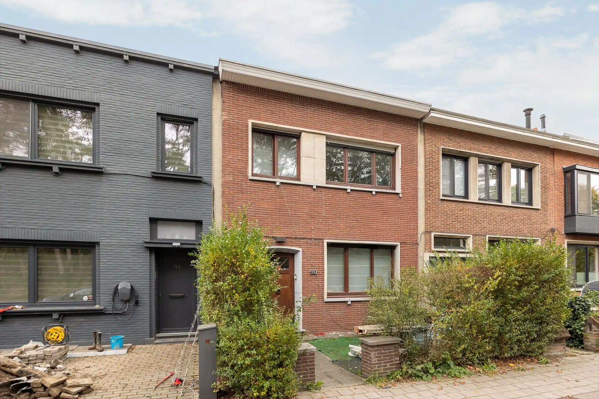 Ruime gezinswoning met potentieel nabij centrum Mortsel foto {{pictureIndex}}