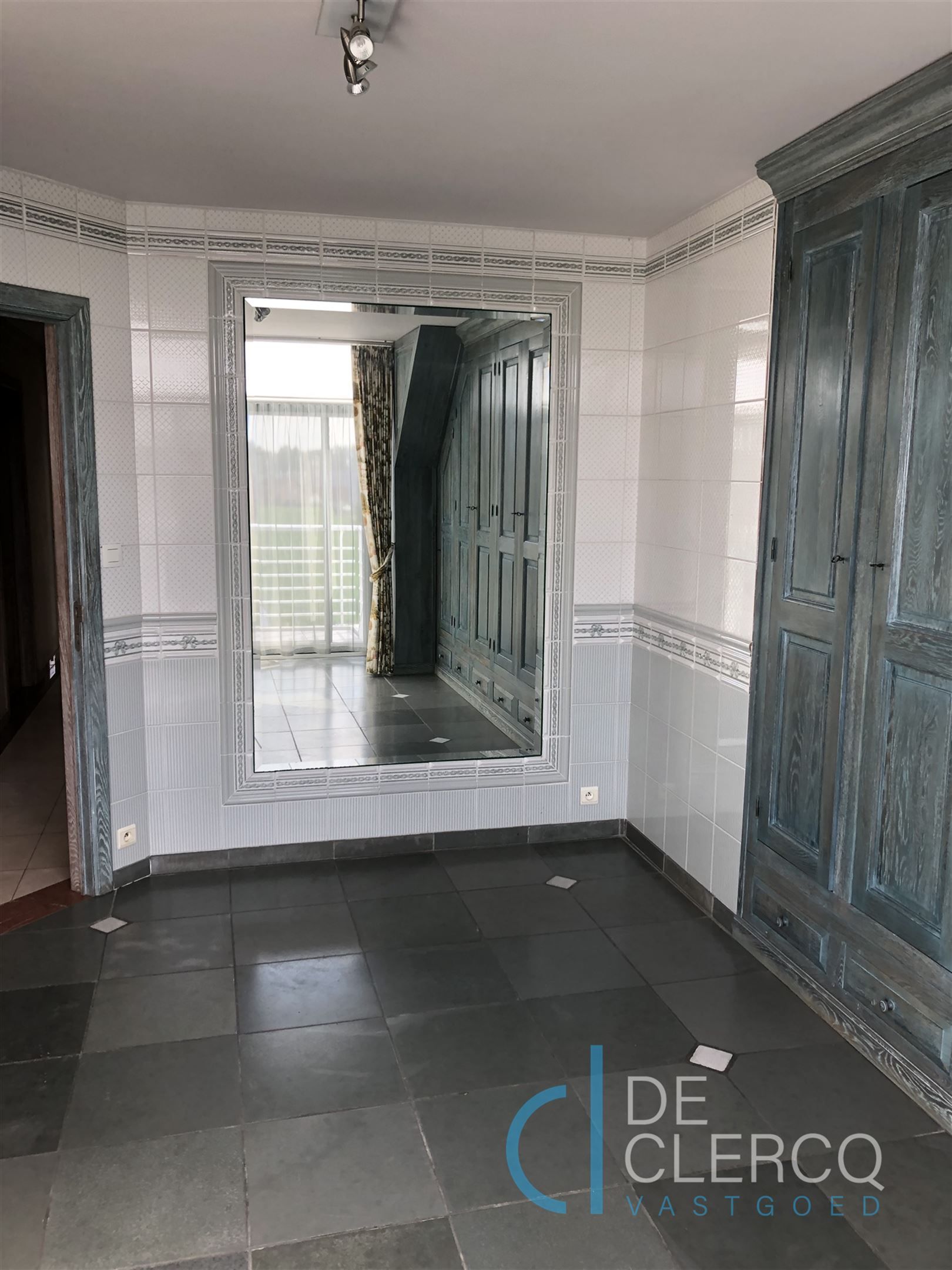 Ruim appartement met garage TE HUUR in het centrum van Lochristi! foto 11