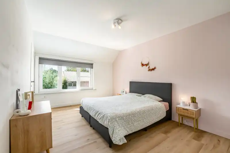 Knap gerenoveerde instapklare HOB op 445m² aan de stadsrand foto 14