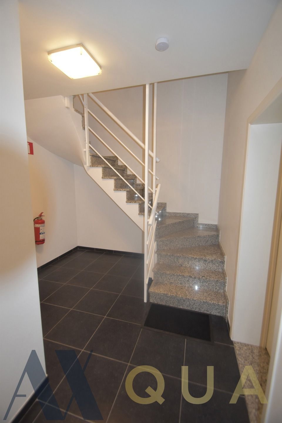 Centr. en rustig gel. energiezuin. 2 slpk.-appt. met terr., staanpl. en berging foto 30