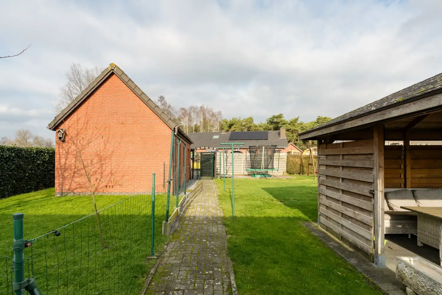 Instapklare  gezinswoning op ruim hoekperceel van 784 m² foto 47