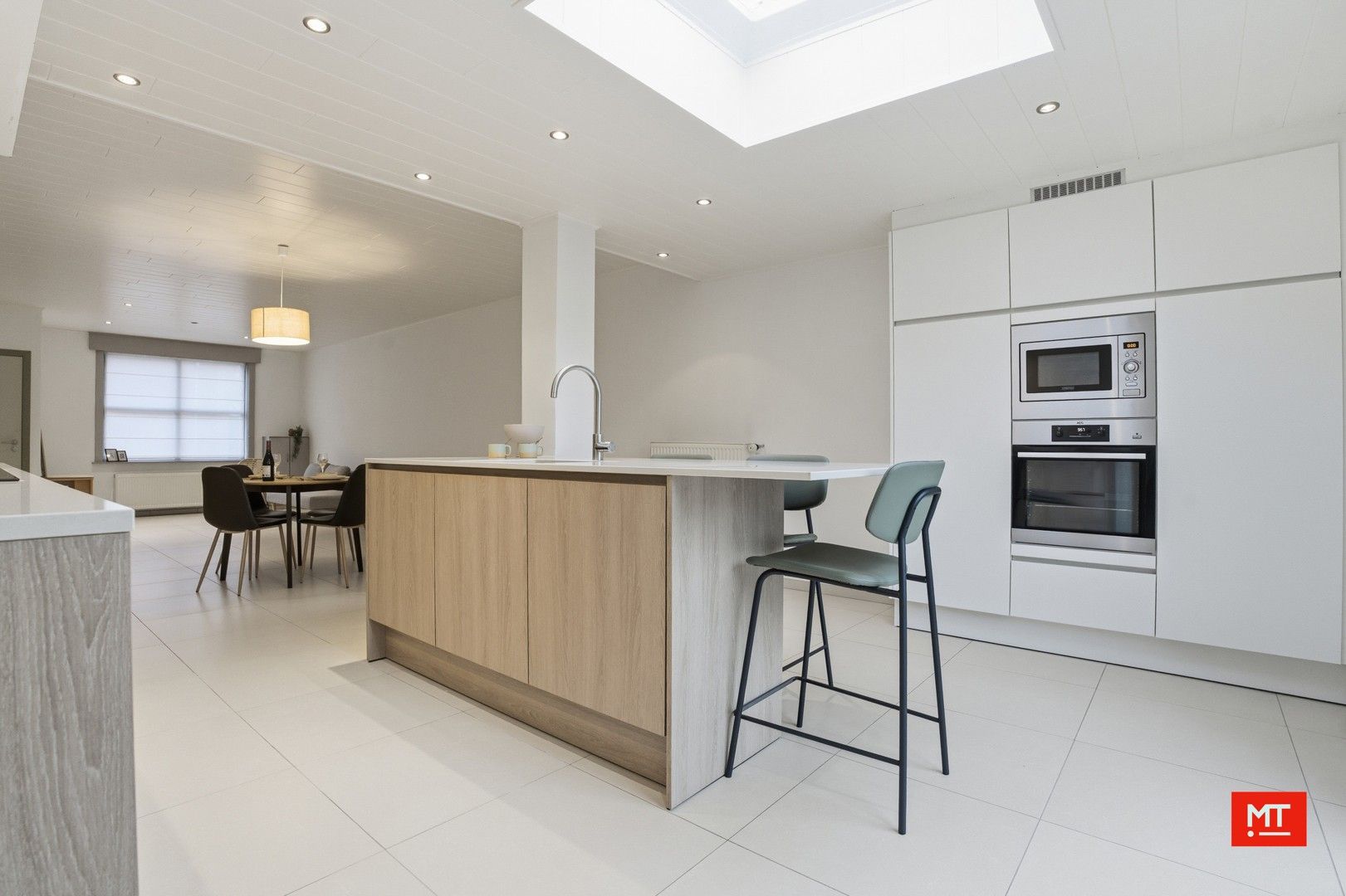 Instapklare woning met 3 à 4 slaapkamers, ZW-gerichte tuin en garage te koop in Moorslede foto 3