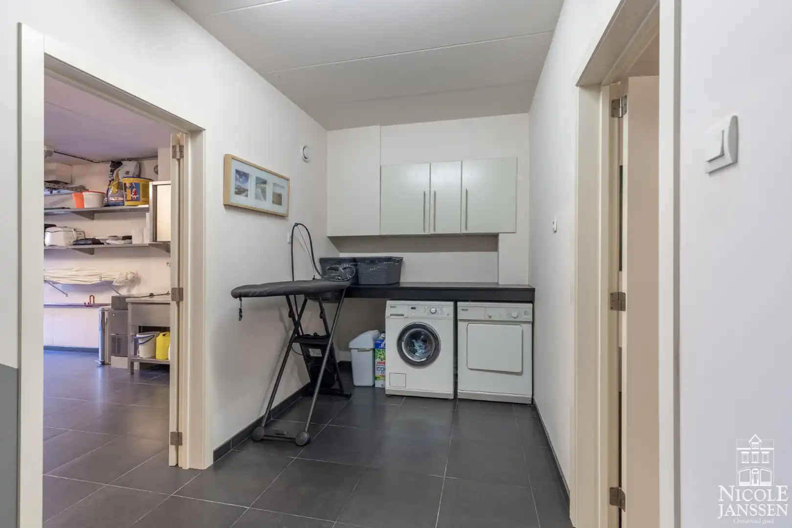 Luxueus ingerichte villa met vier slaapkamers en verzorgde tuin foto 31